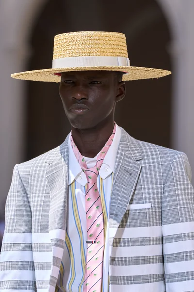 Look 28